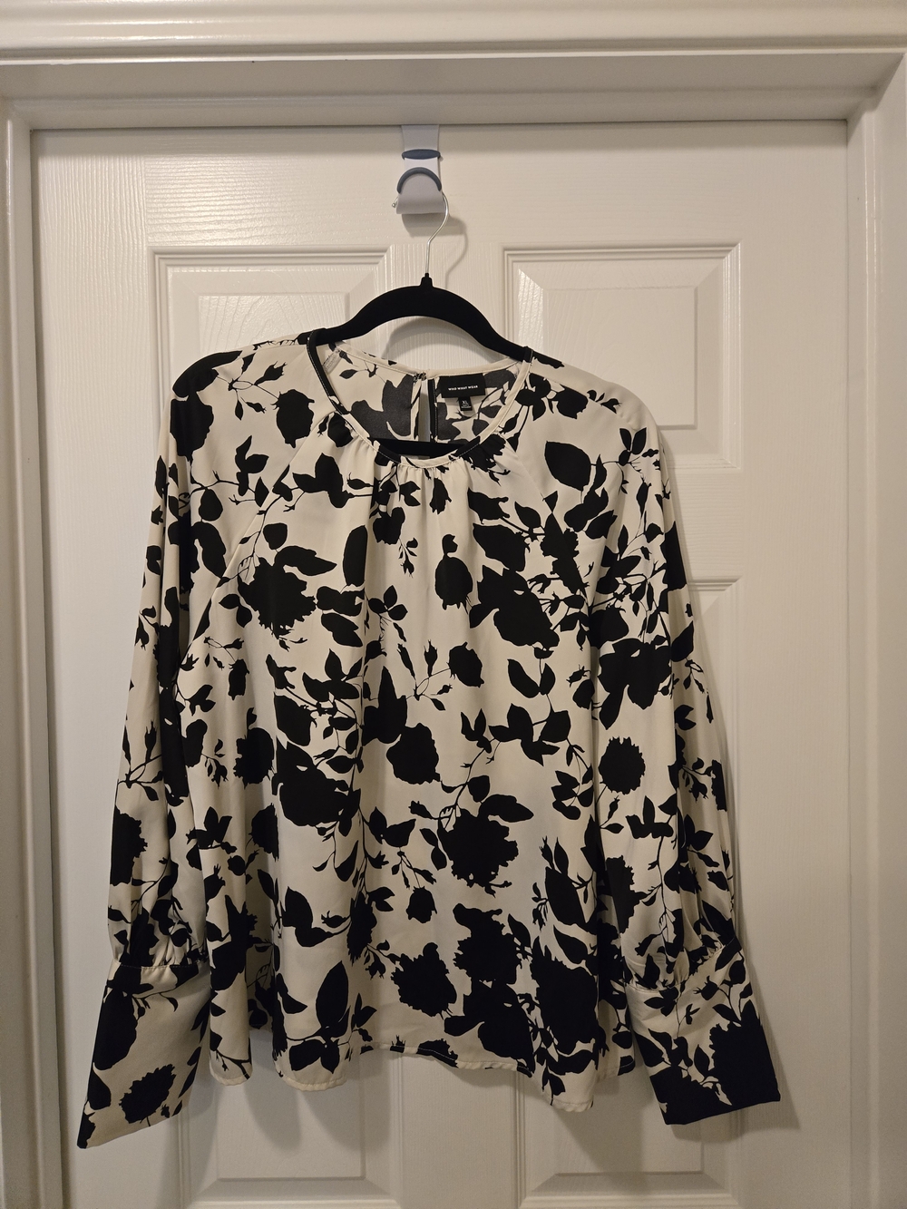 Who What Wear Black and White Floral Long-Sleeve Blouse